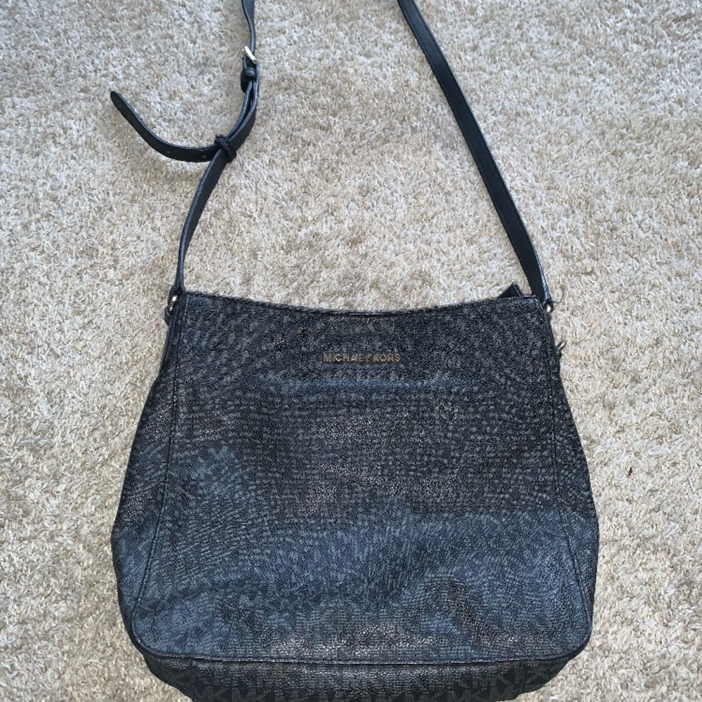 Micheal Kors Black Cross Body Purse👛
